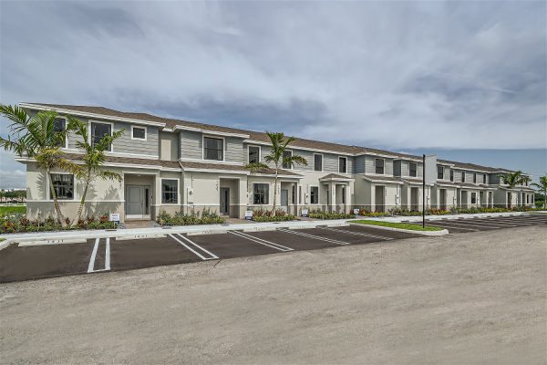 1431_NE_5th_Ave_-_Web_Quality_-_000_-_01_Exterior_Front-2-Edit