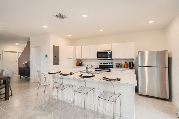 1491_NE_5th_Ave_-_Web_Quality_-_009_-_13_Kitchen