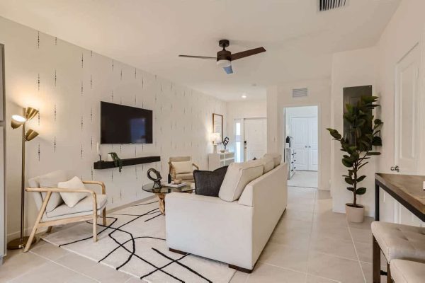 405_NE_1st_Drive_-_Web_Quality_-_007_-_11_Living_Room