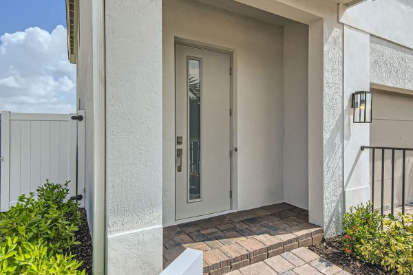 robie_0034_1567_SE_7th_Ct_-_Web_Quality_-_004_-_06_Exterior_Front_Entry-2