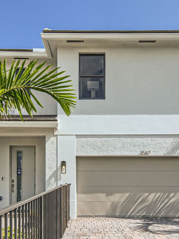 robie_0036_1567_SE_7th_Ct_-_Web_Quality_-_002_-_03_Exterior_Front-2